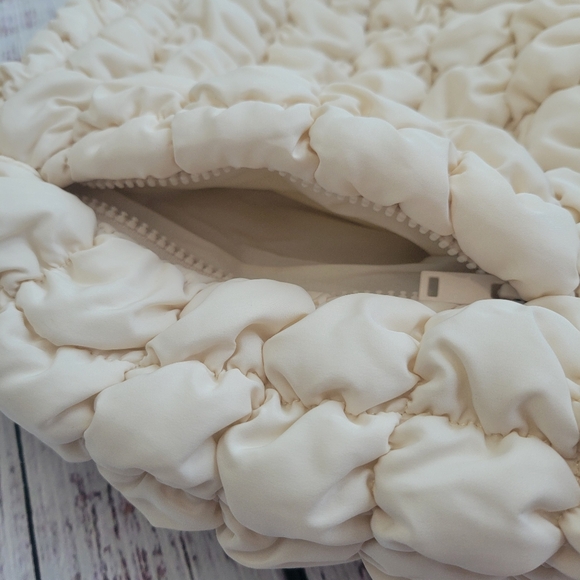 COS Oversized Quilted Crossbody Bag Puffy Pillowy Beige Ivory Cream - Picture 6 of 8